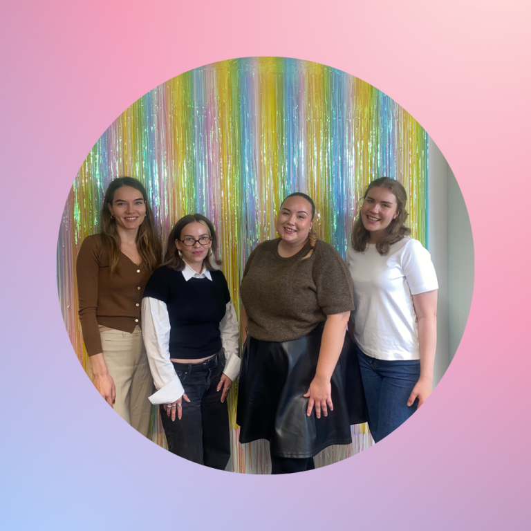 Oppilaitosvierailijat Sara, Jenna, Jenna ja Ruusu